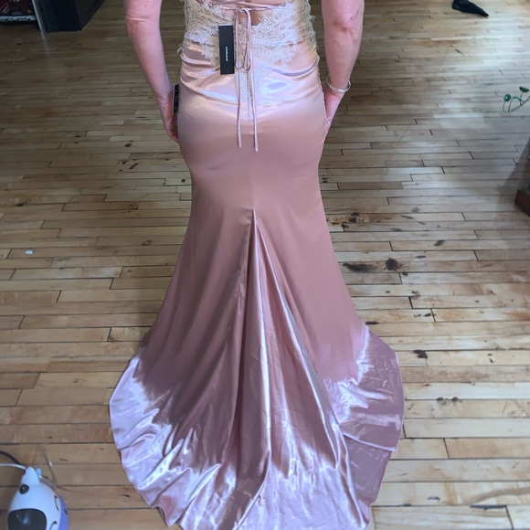 Formal dress - Picture 2 of 3